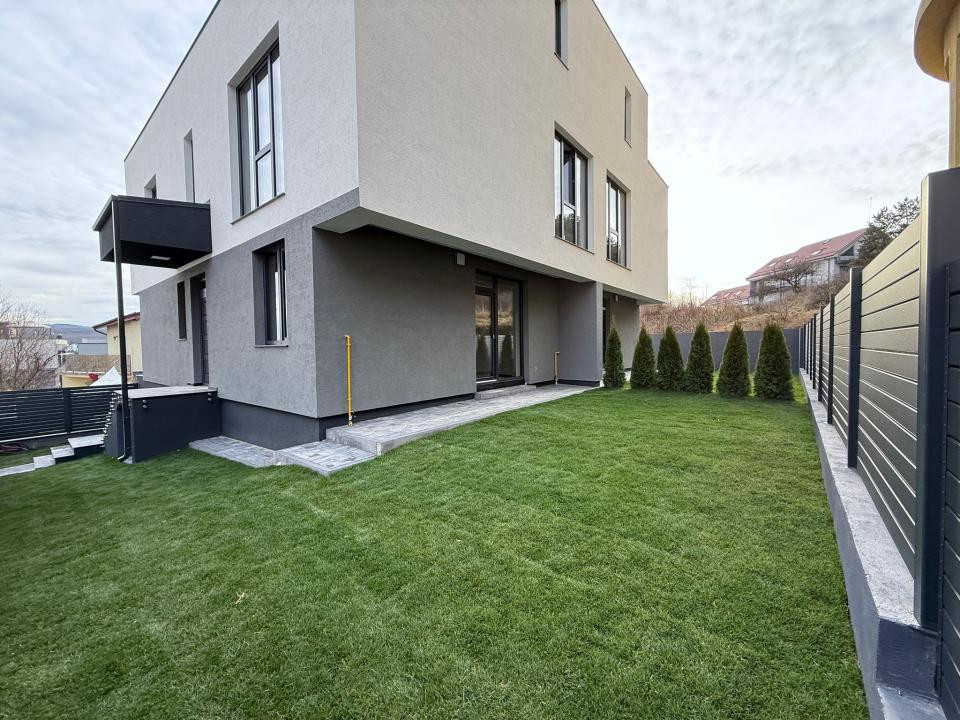 Casă tip duplex, construcție premium cu rooftop panoramic de 61 mp, Donath Park