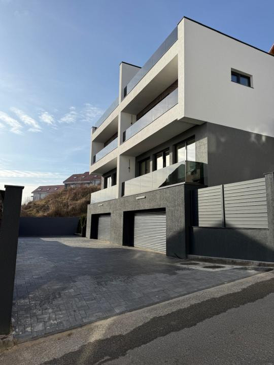 Casă tip duplex, construcție premium cu rooftop panoramic de 61 mp, Donath Park