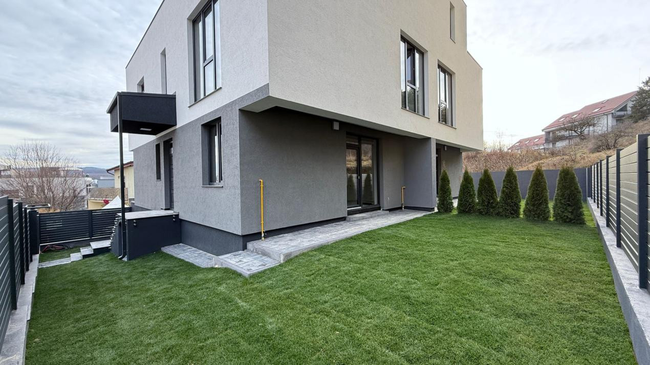 Casă tip duplex, construcție premium cu rooftop panoramic de 61 mp, Donath Park