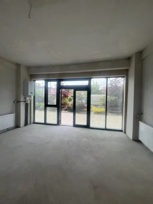 Spațiu comercial cu vad, 52 mp, parter, zona străzii Fabricii