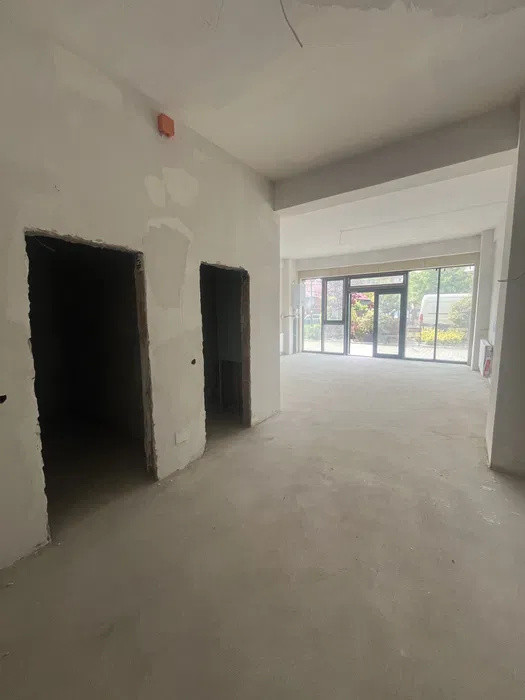 Spațiu comercial cu vad, 52 mp, parter, zona străzii Fabricii