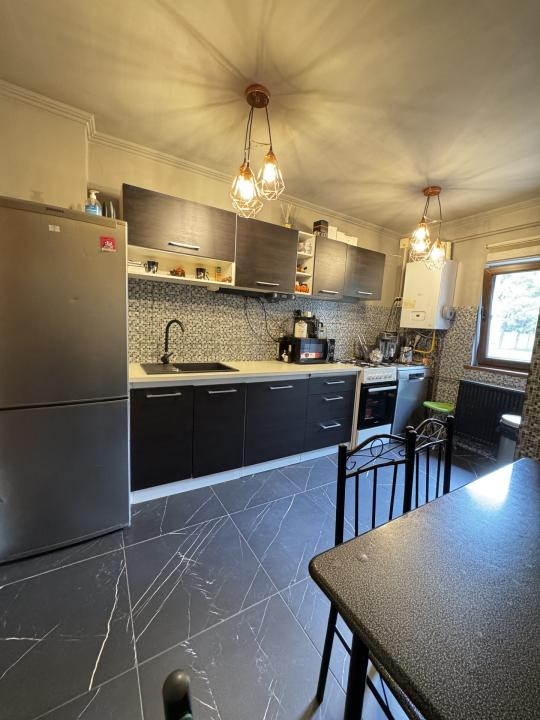 Apartament de 3 camere, Decomandat, 65 mp, Garaj, Boxa, Zorilor