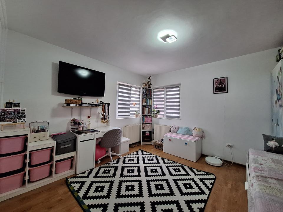 Apartament cu 2 camere, decomandat, zona Eroilor