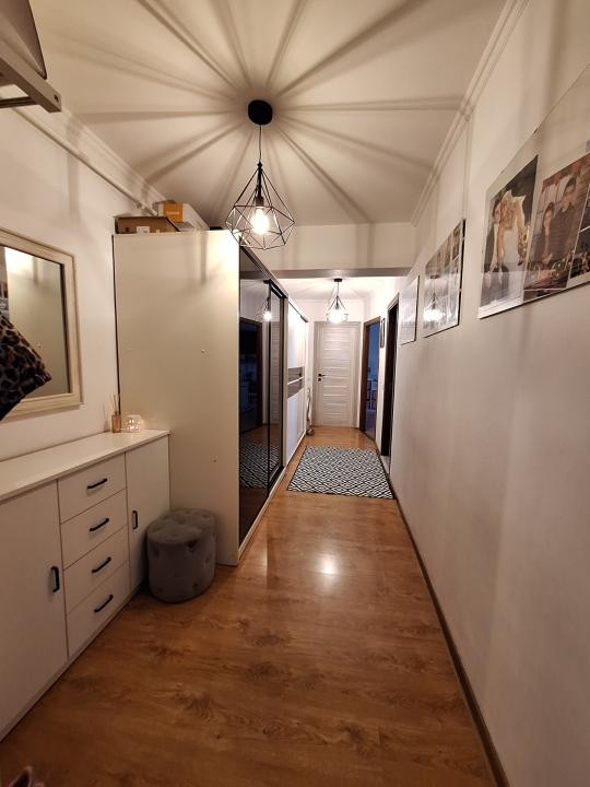 Apartament cu 2 camere, decomandat, zona Eroilor