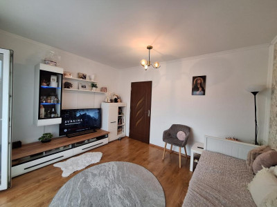 Apartament cu 2 camere, decomandat, zona Eroilor