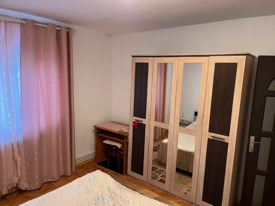 Apartament cu 3 camere,parcare , etaj 1,zona Marasti 