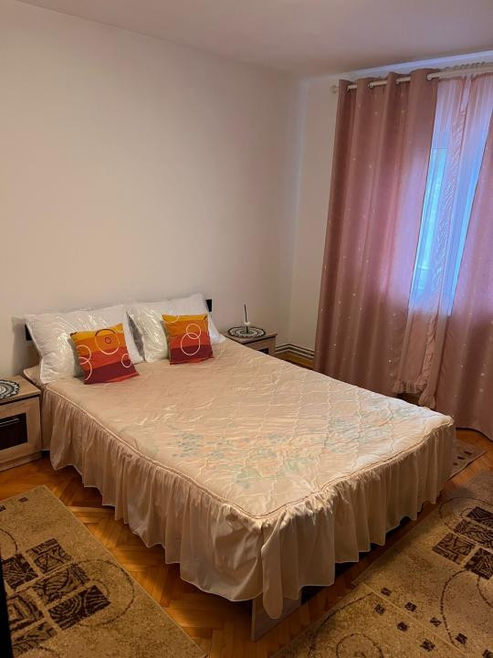 Apartament cu 3 camere,parcare , etaj 1,zona Marasti 