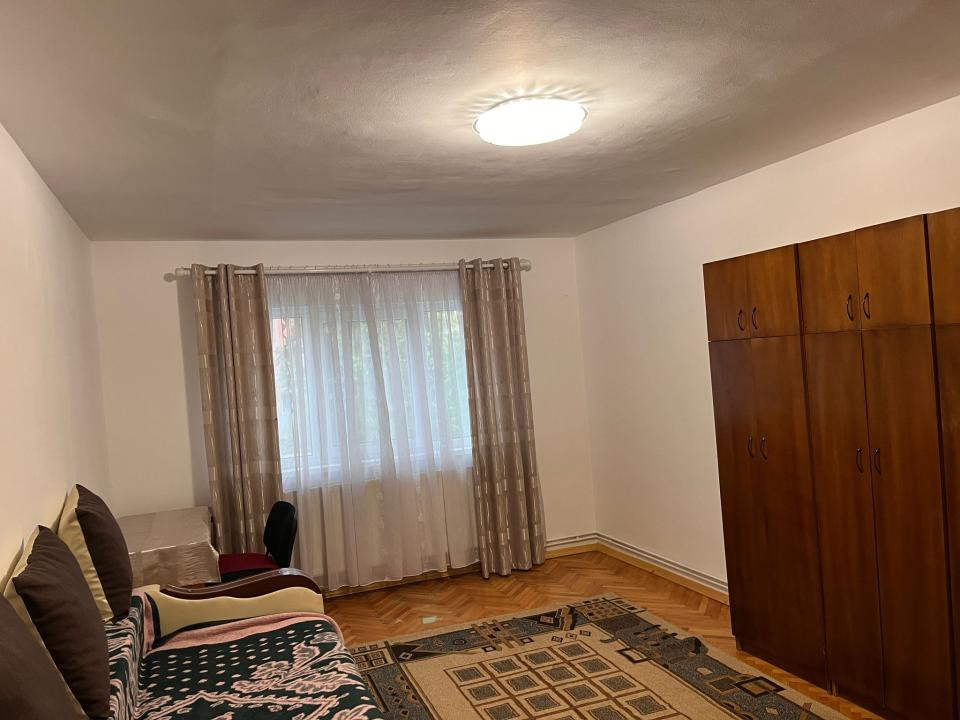 Apartament cu 3 camere,parcare , etaj 1,zona Marasti 