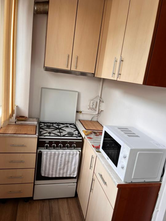 Apartament cu 3 camere,parcare , etaj 1,zona Marasti 