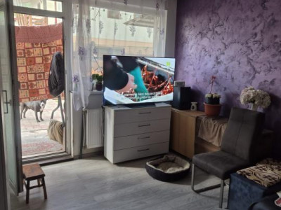 Apartament decomnadat cu 3 camere,2 bai,gradina si parcare ,zona Eroilor