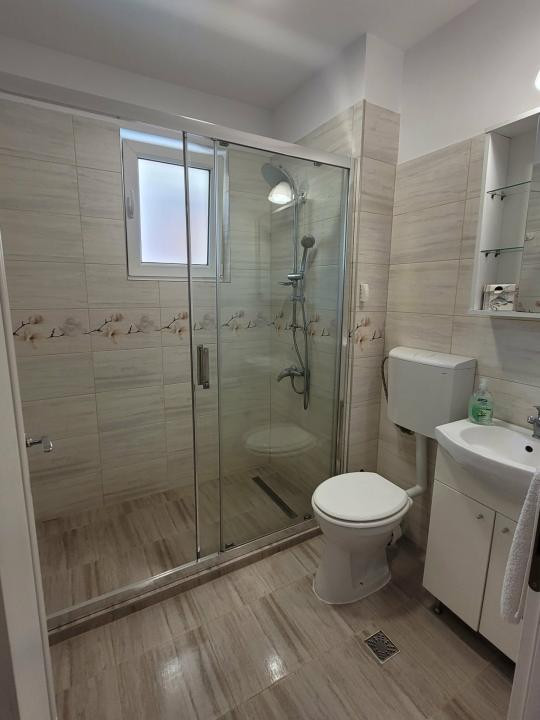 Apartament cu 2 camere decomandate, grădină,parcare inclusa,zona Terra
