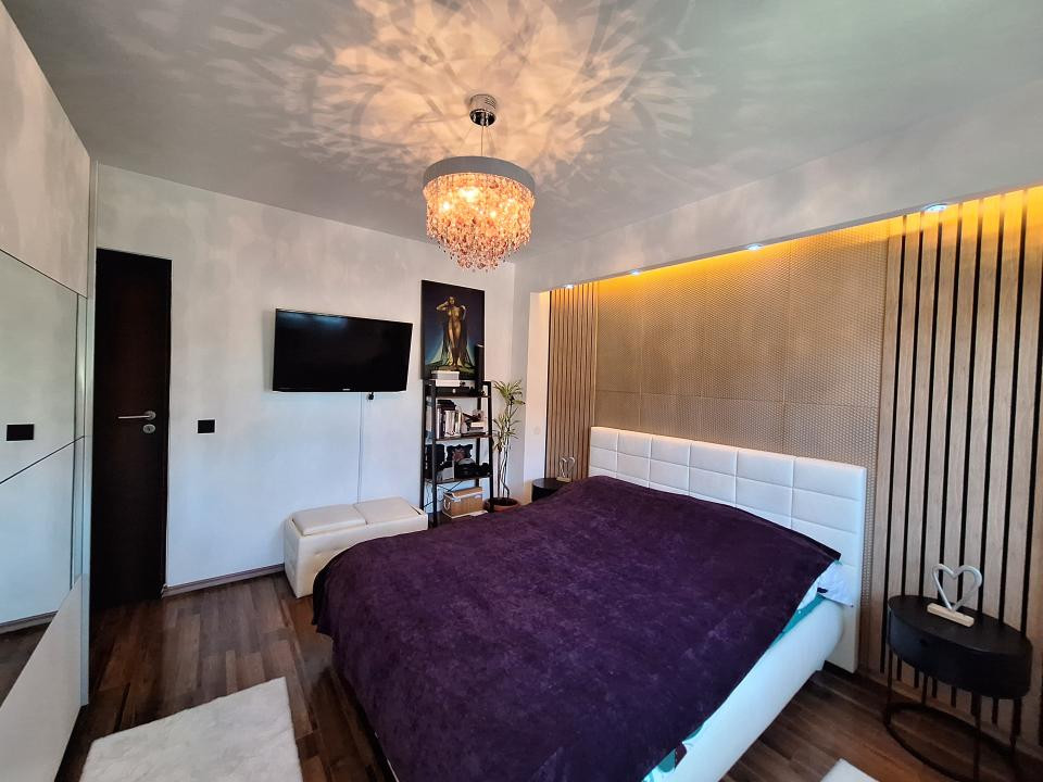 Apartament cu 3 camere, 77 mp, 2 bai, parcare, zona Sub Cetate