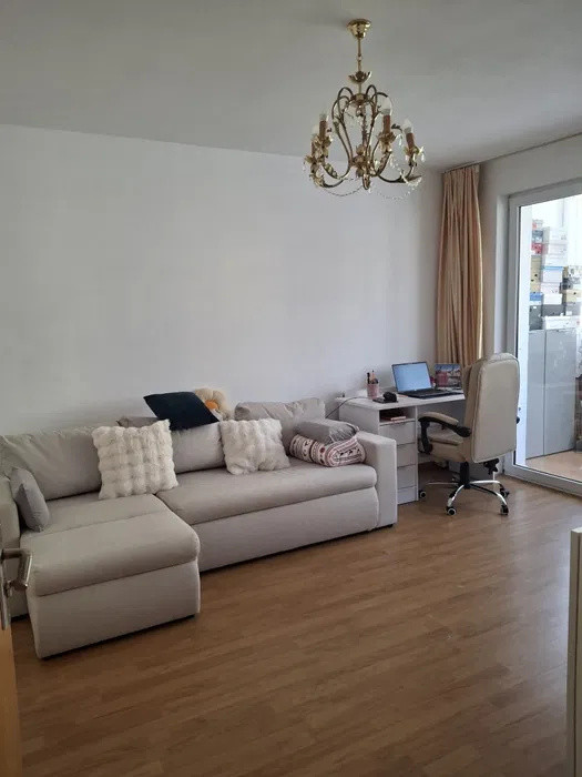 Apartament cu 2 camere, decomandat, 2 balcoane, zona Porii