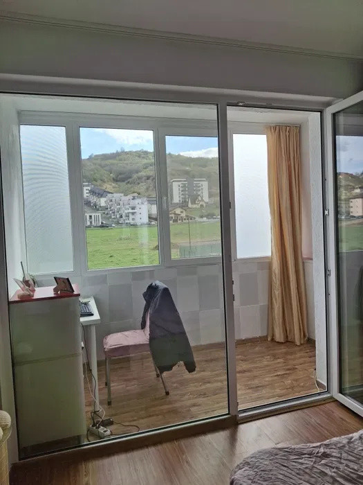 Apartament cu 2 camere, decomandat, 2 balcoane, zona Porii