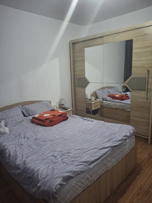 Apartament cu 2 camere, decomandat, 2 balcoane, zona Porii