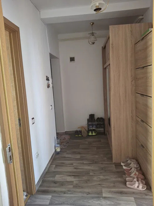 Apartament cu 2 camere, decomandat, 2 balcoane, zona Porii