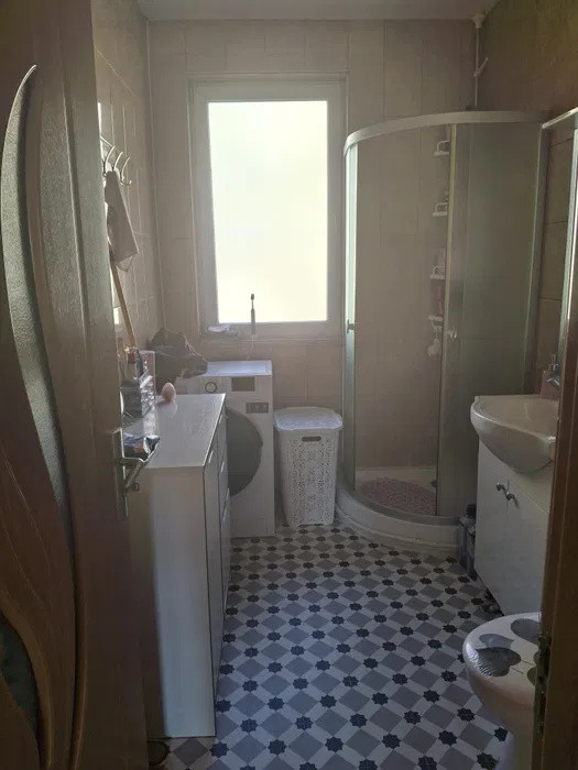 Apartament cu 2 camere, decomandat, 2 balcoane, zona Porii