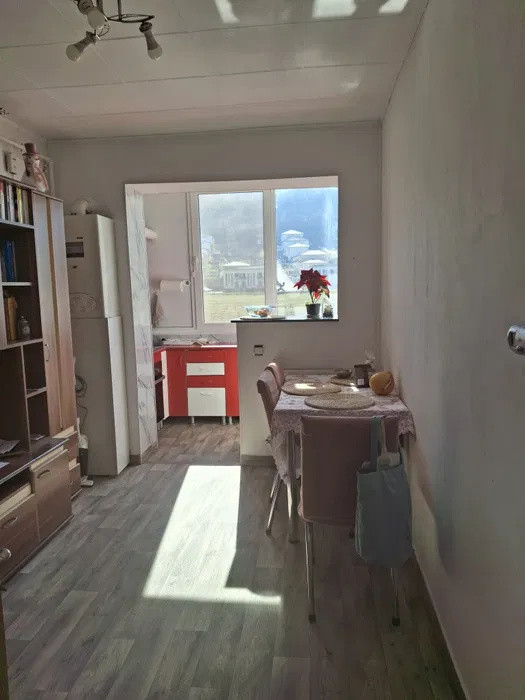 Apartament cu 2 camere, decomandat, 2 balcoane, zona Porii