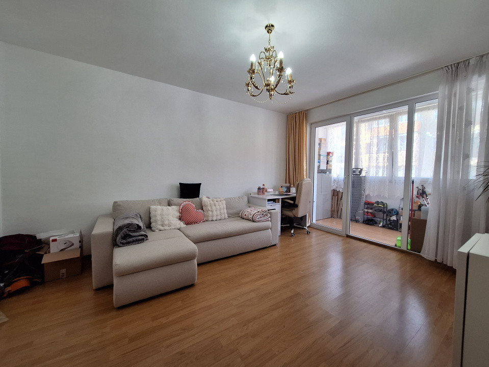 Apartament cu 2 camere, decomandat, 2 balcoane, zona Porii