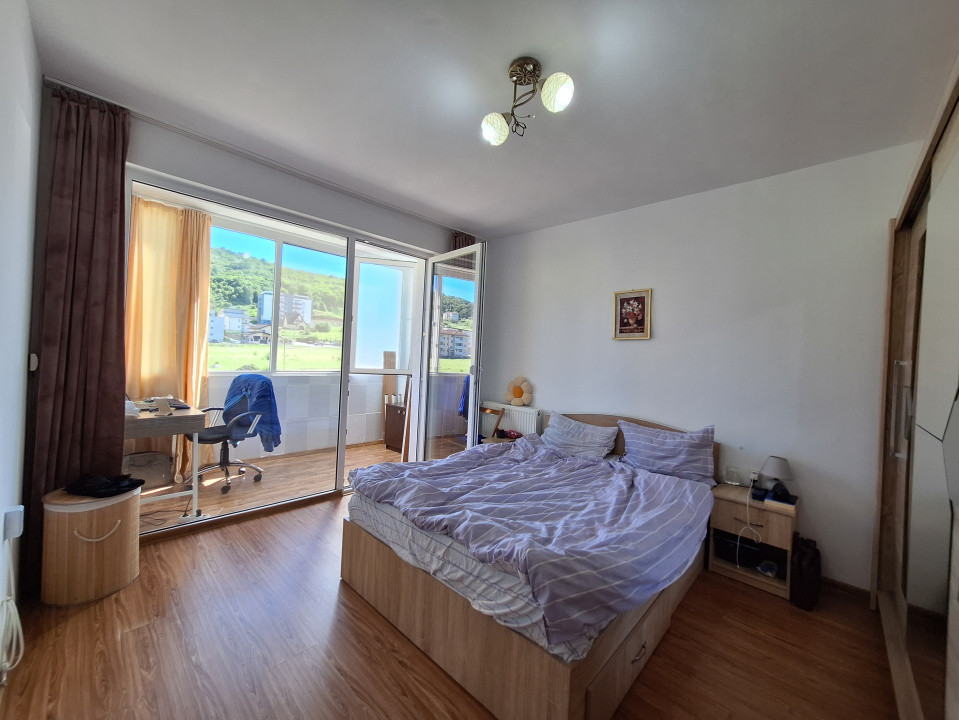 Apartament cu 2 camere, decomandat, 2 balcoane, zona Porii