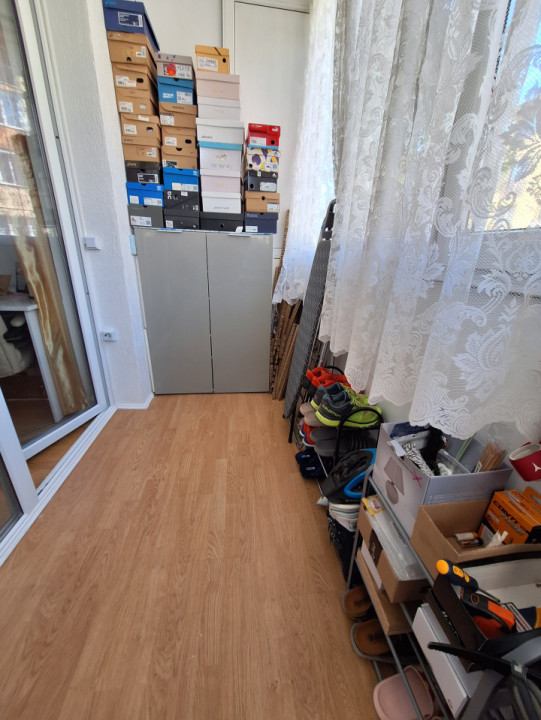 Apartament cu 2 camere, decomandat, 2 balcoane, zona Porii