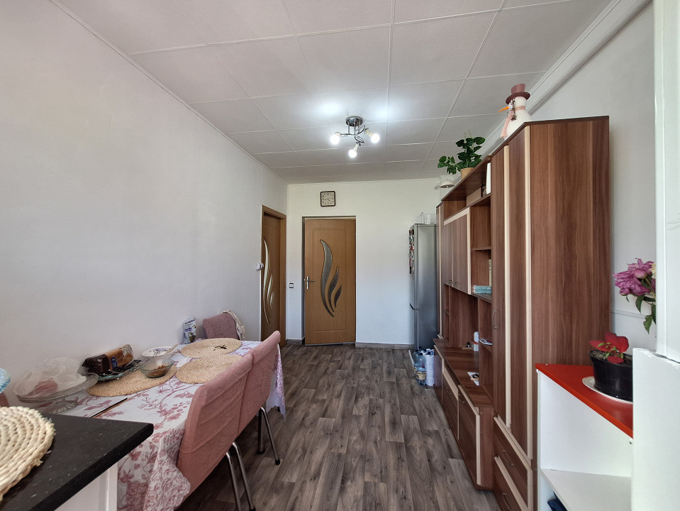 Apartament cu 2 camere, decomandat, 2 balcoane, zona Porii