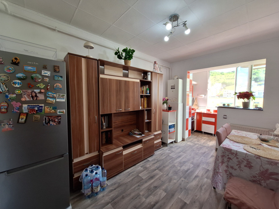 Apartament cu 2 camere, decomandat, 2 balcoane, zona Porii