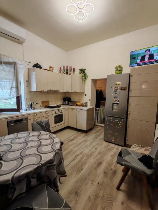 Apartament la casa cu gradina de 480 mp, Zona Semicentrala