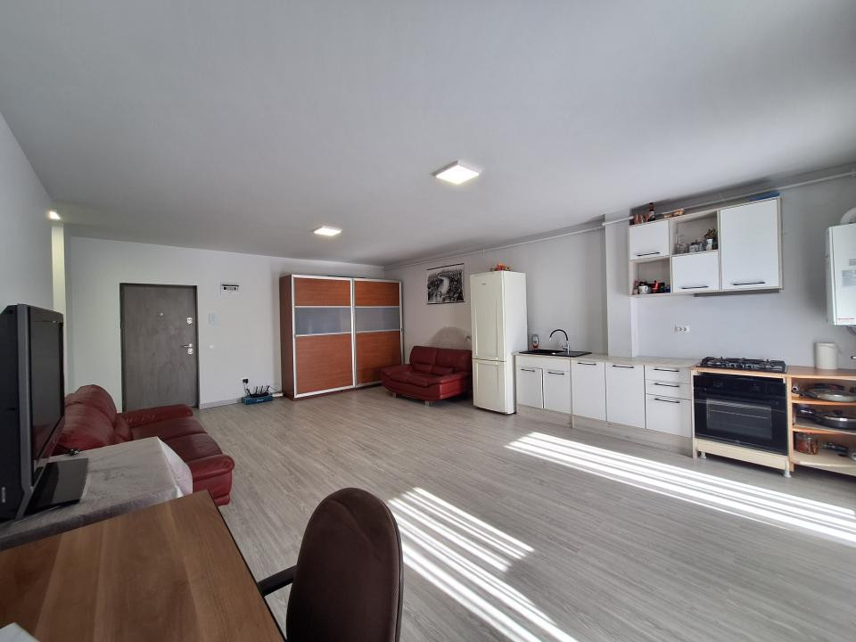 Apartament cu 2 camere, 55 mp, balcon, zona Eroilor (blocurile albe)