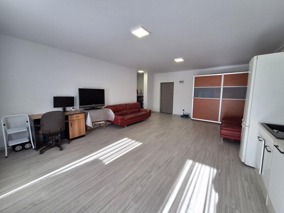 Apartament cu 2 camere, 55 mp, balcon, zona Eroilor (blocurile albe)