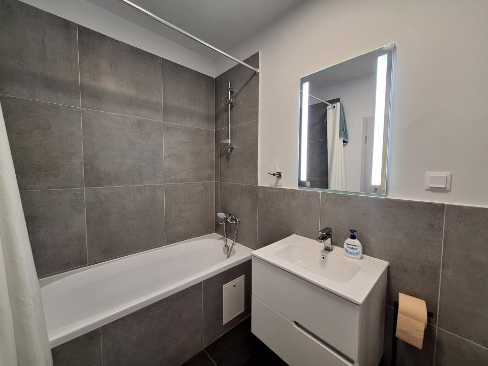 Apartament cu 2 camere, 55 mp, balcon, zona Eroilor (blocurile albe)