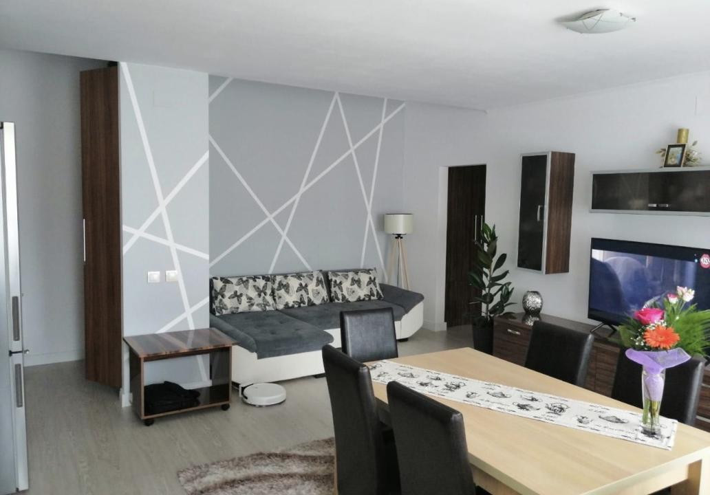 Apartament de inchiriat , 52 mp utili , parcare ,zona Eroilor