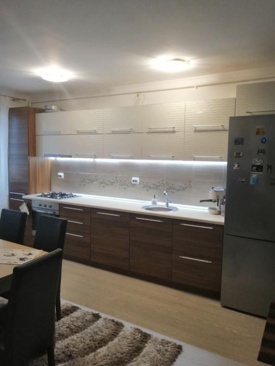 Apartament de inchiriat , 52 mp utili , parcare ,zona Eroilor