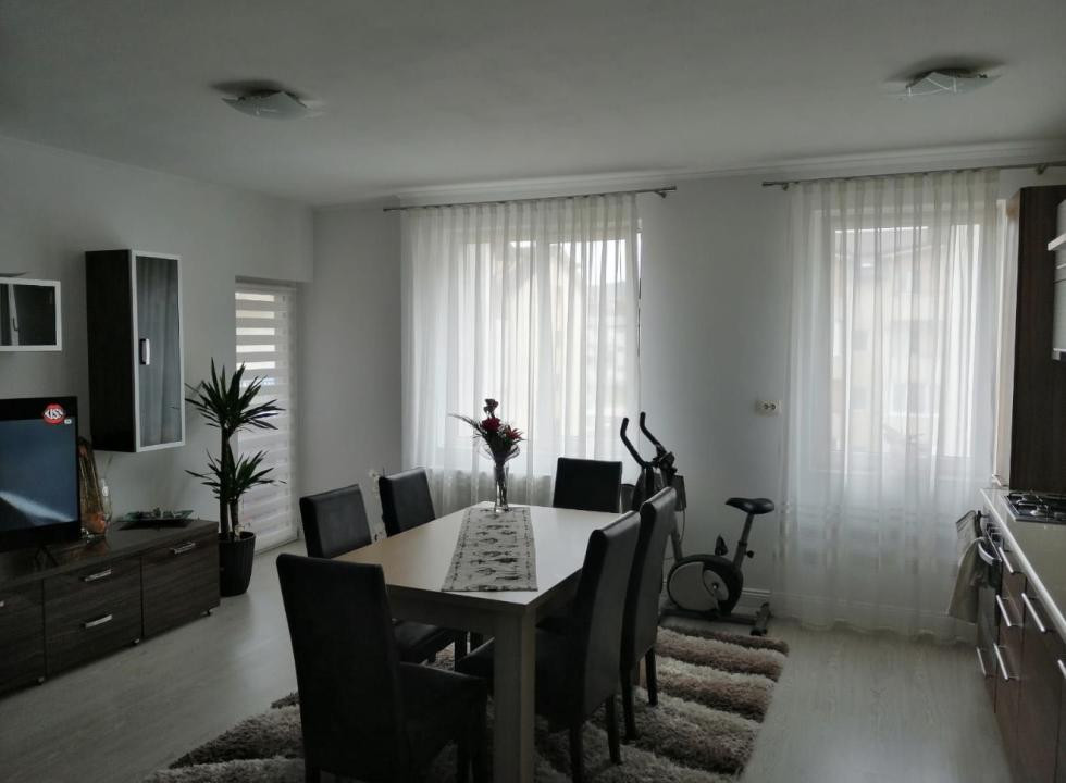 Apartament de inchiriat , 52 mp utili , parcare ,zona Eroilor