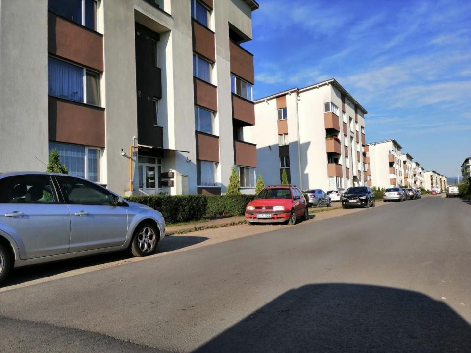 Apartament de inchiriat , 52 mp utili , parcare ,zona Eroilor