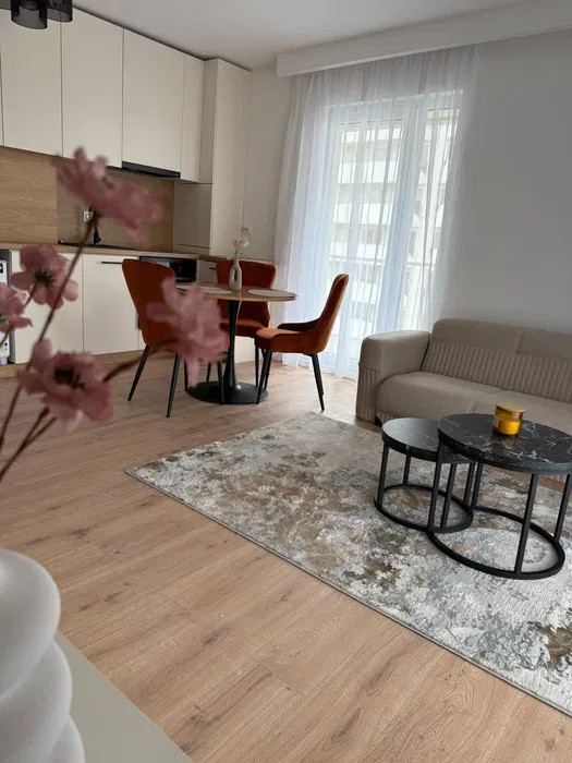 Apartament cu 3 camere, 53 mp, terasa, zona Eroilor