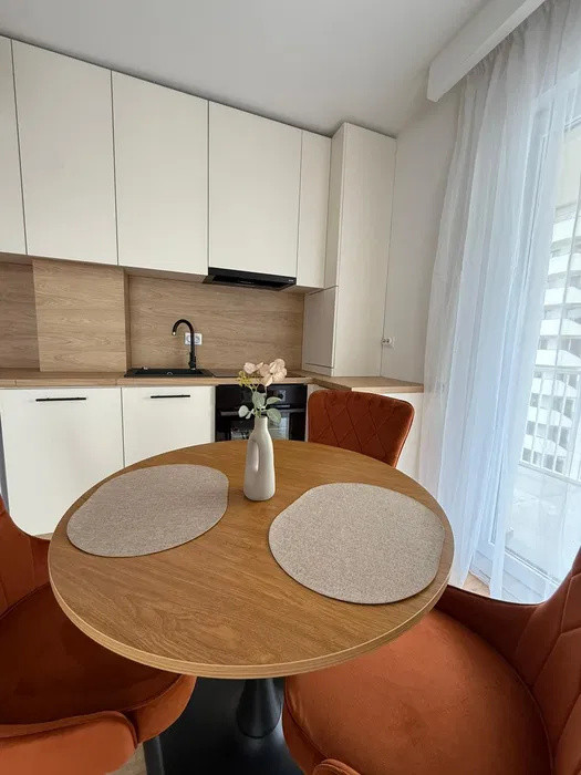 Apartament cu 3 camere, 53 mp, terasa, zona Eroilor