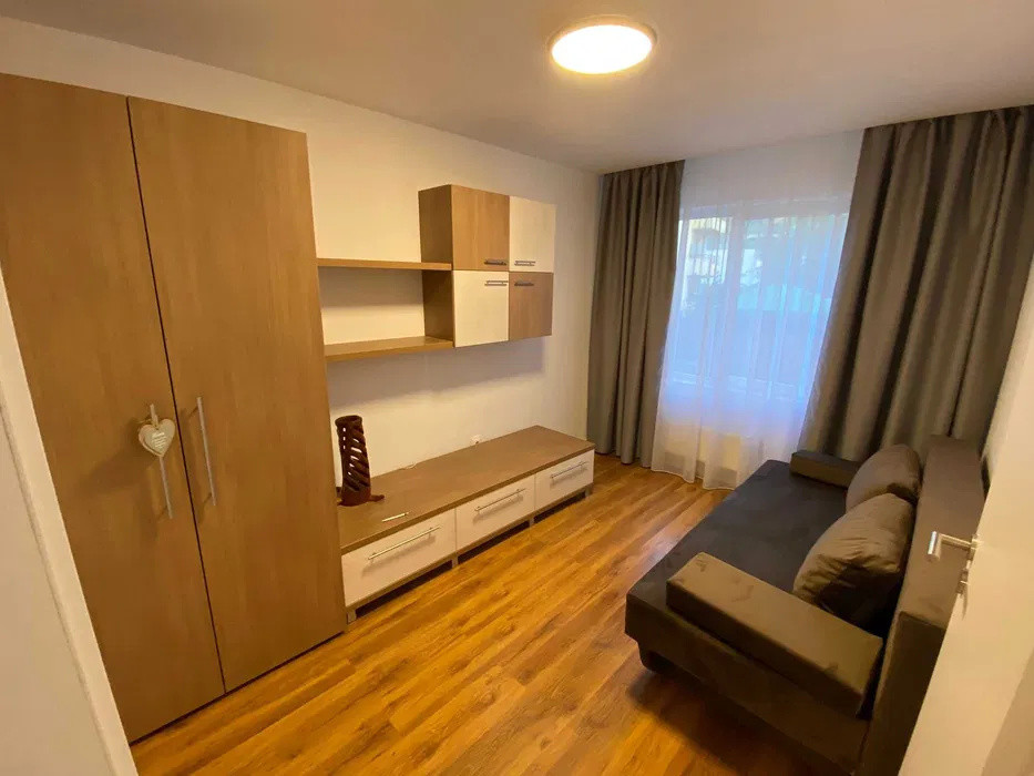 Apartament cu 3 camere, 56 mp, parcare, zona Terra