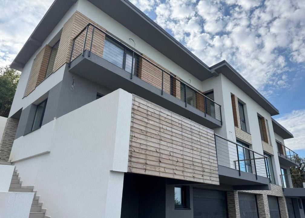 Duplex de vanzare, 220mp utili, 2 garaje, Feleacu 
