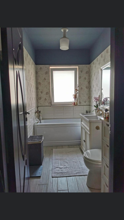 Apartament cu 2 camere decomandate,etaj intermediar si parcare inclusa