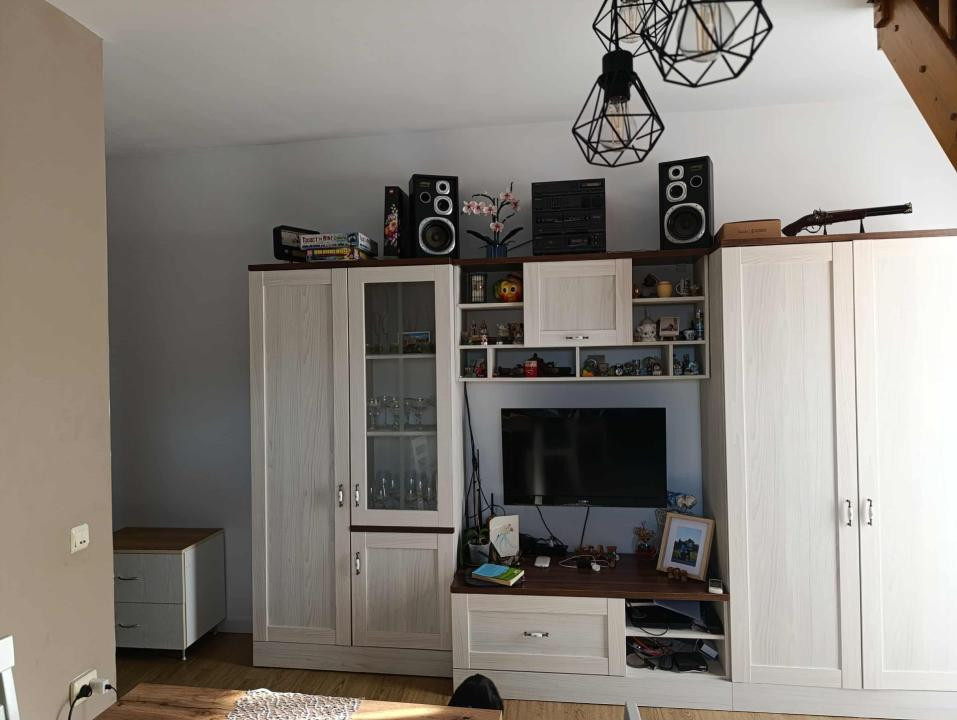Apartament 3 camere, pe 2 nivele, 80 mp utili, parcare, Porii Floresti