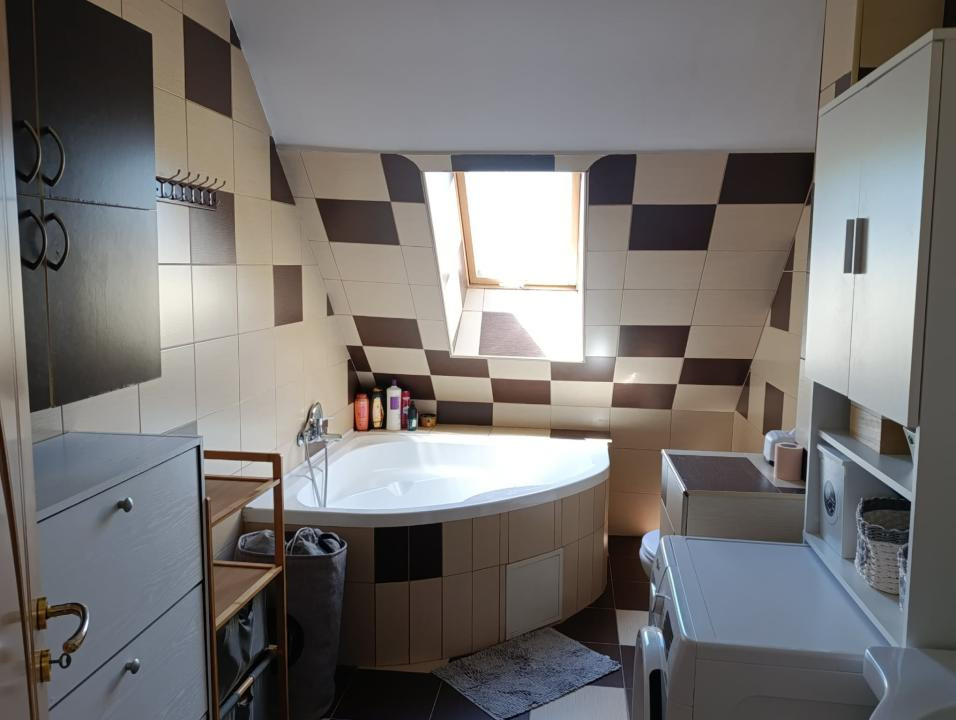 Apartament 3 camere, pe 2 nivele, 80 mp utili, parcare, Porii Floresti