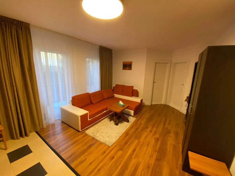 Apartament cu 3 camere, 56 mp, parcare, zona Terra