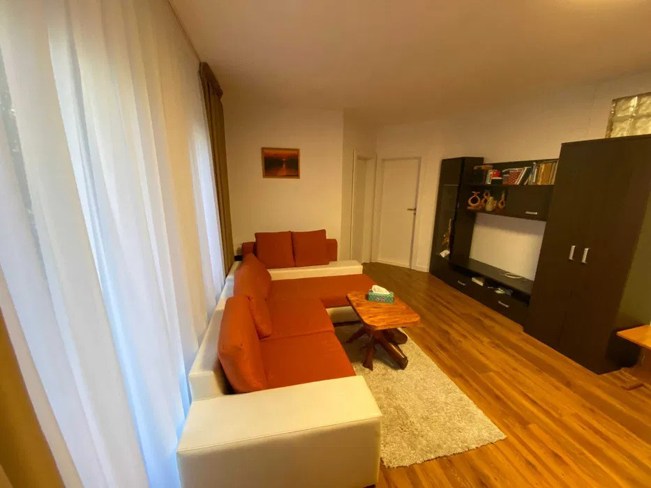 Apartament cu 3 camere, 56 mp, parcare, zona Terra