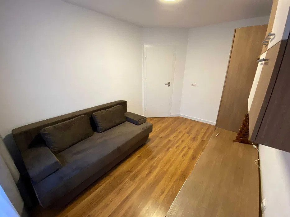 Apartament cu 3 camere, 56 mp, parcare, zona Terra