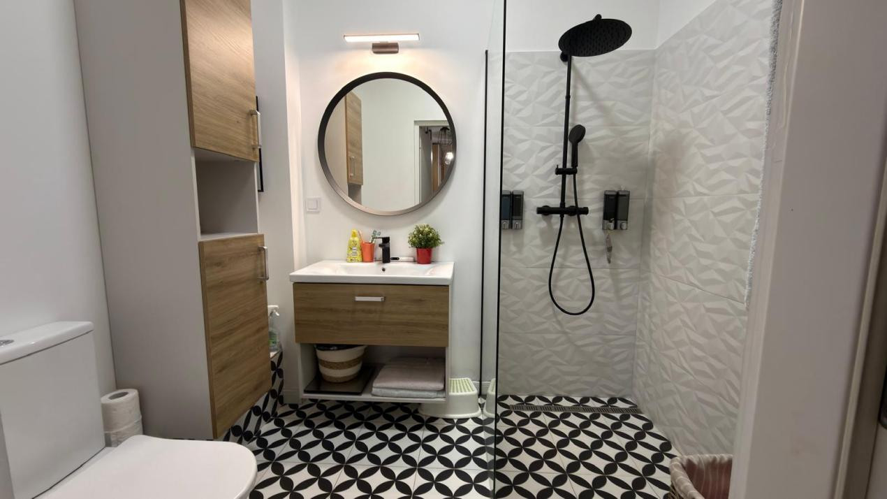 Apartament cu 3 camere,terasa,gradina si parcare,zona Parc Poligon