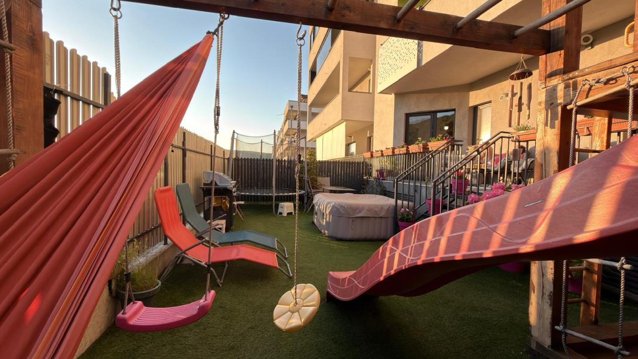 Apartament cu 3 camere,terasa,gradina si parcare,zona Parc Poligon