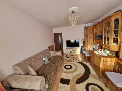 Apartament 2 camere, 47 mp, etaj intermediar,Intre Lacuri