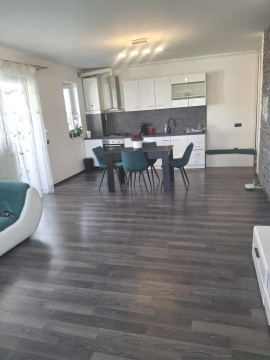 Apartament la cheie, etajul 1, zona clinicii Ametyst