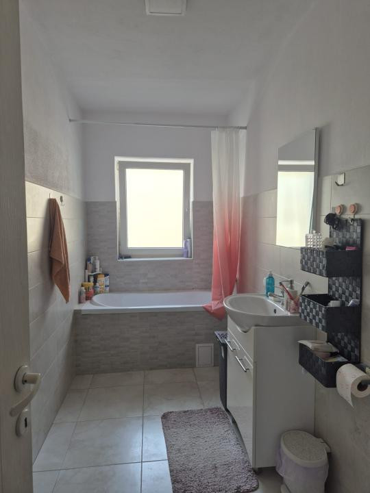Apartament cu 2 camere,parcare inclusa, zona Florilor